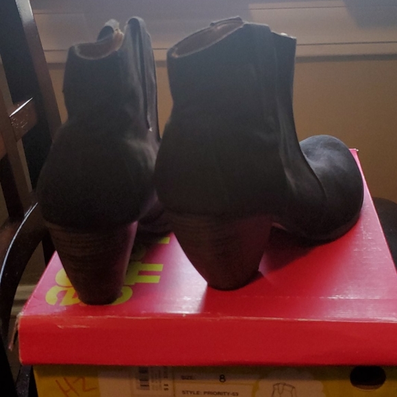 Boots - Picture 3 of 3